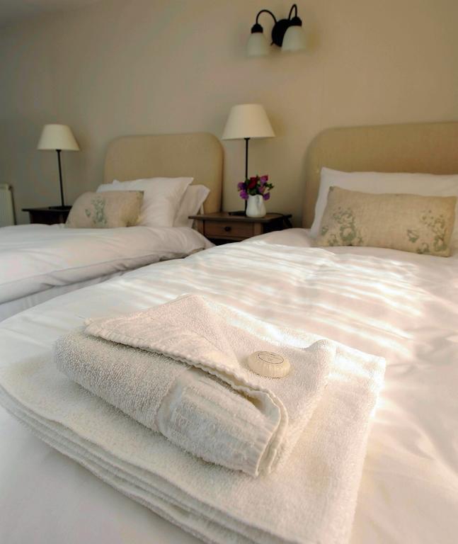 The Falcon Inn Painswick Room photo